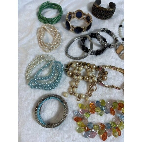 Assorted Beaded & Metal Bracelets Mixed Styles & Colors Costume Jewelry - Picture 4 of 6
